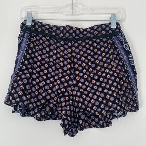 Nordstrom “Angie” Flowy black shorts with floral design size Medium